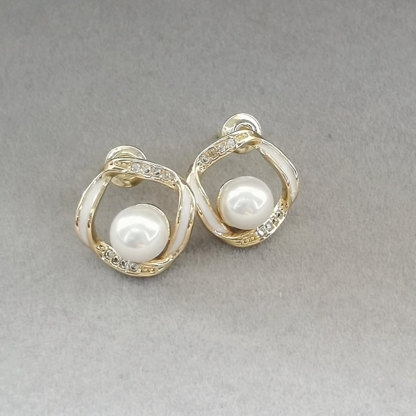 Silver Pearl Geometric Earrings