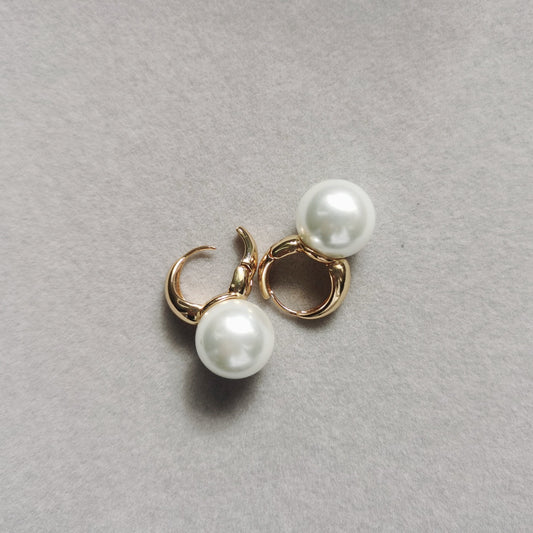 Simple Pearl Earrings
